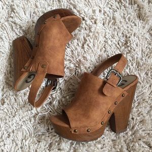 G by Guess peep toe chunky sandals!!! 👡👡